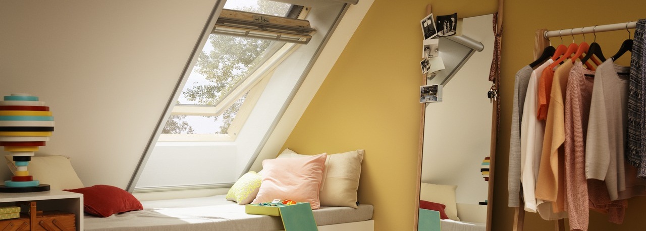 VELUX PREMIUM GGL - деревянные мансардное окно – ручка сверху VELUX PREMIUM GGL - деревянные мансардное окно – ручка сверху
